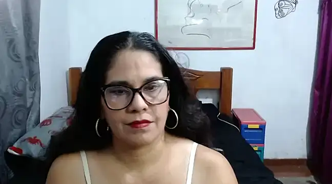 Mistresskloe01 online show from December 2, 12:46 pm