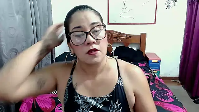 Mistresskloe01 online show from September 24, 12:11 pm