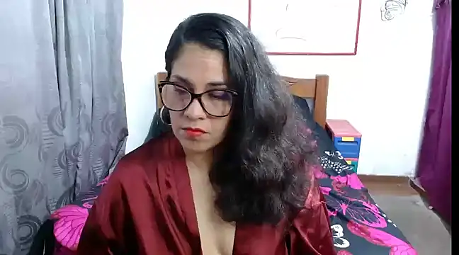 Mistresskloe01 online show from December 26, 12:27 pm