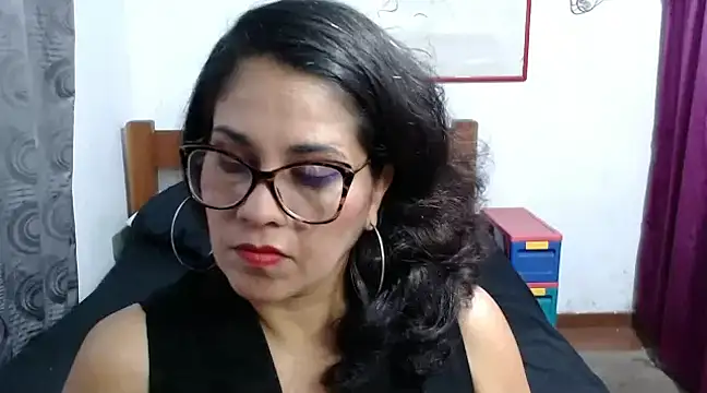 Mistresskloe01 online show from December 13, 1:01 pm