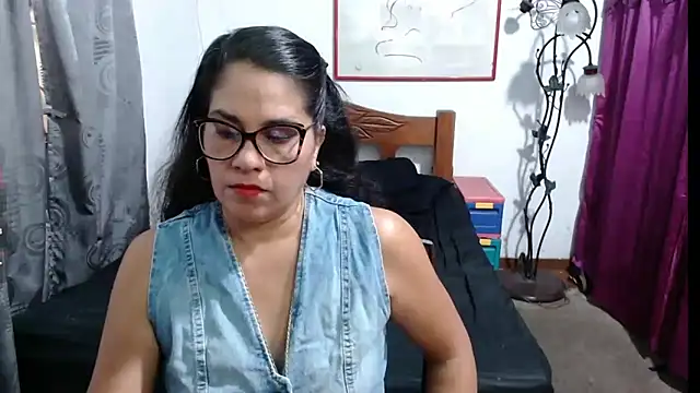 Mistresskloe01 online show from March 4, 12:44 pm