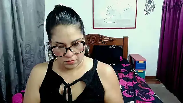 Mistresskloe01 online show from September 17, 12:18 pm