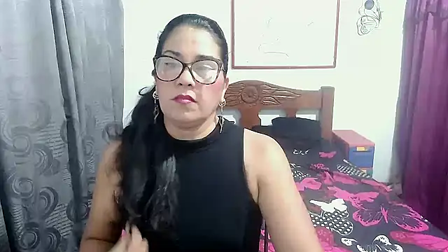 Mistresskloe01 online show from November 3, 12:31 pm