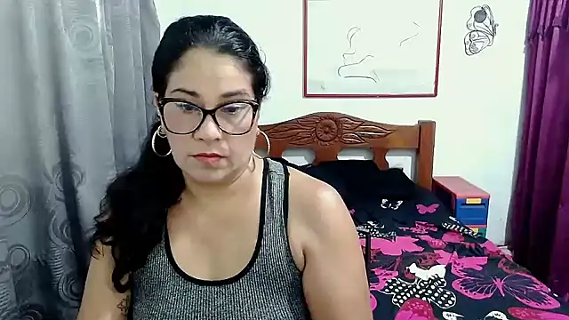 Mistresskloe01 online show from October 27, 12:39 pm