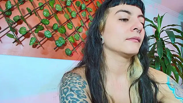 Naughty Kittenm online show from April 10, 11:17 am