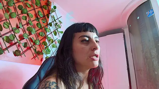 Naughty Kittenm online show from April 9, 5:30 pm