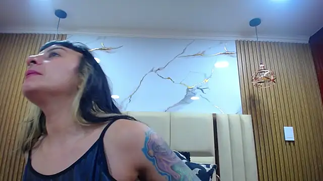 Snapshot of Naughty_Kittenm chatting on June 24, 11:31 am Naughty Kittenm online show from June 24, 11:31 am