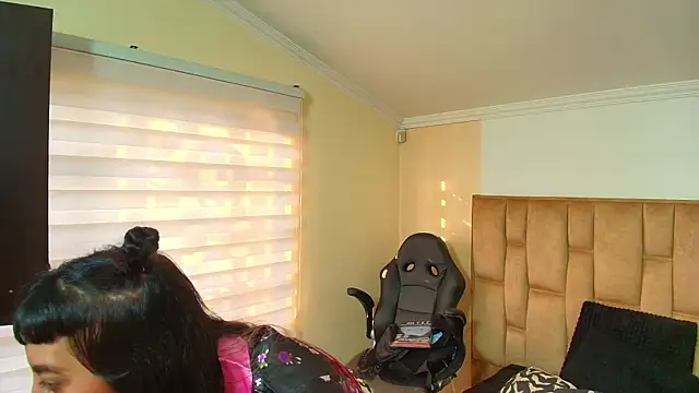 Naughty Kittenm online show from December 1, 11:33 am