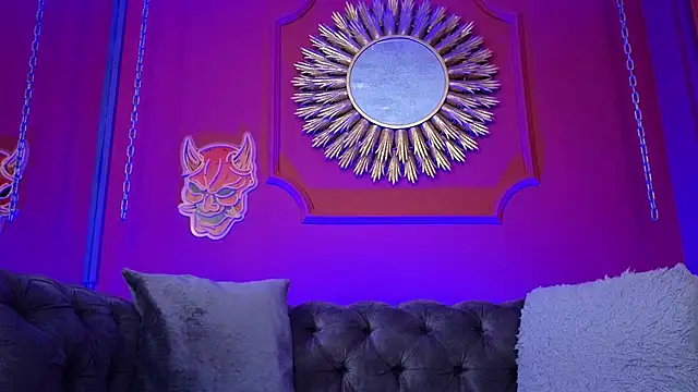 Julieta Russell online show from April 17, 12:19 pm