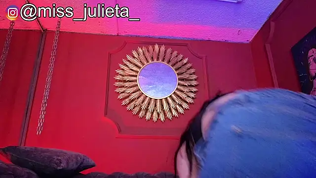 Snapshot of Julieta_Russell chatting on July 1, 11:54 am Julieta Russell online show from July 1, 11:54 am