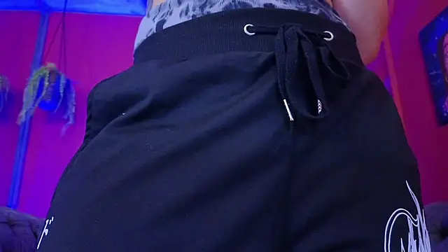 Julieta Russell online show from April 15, 11:16 am