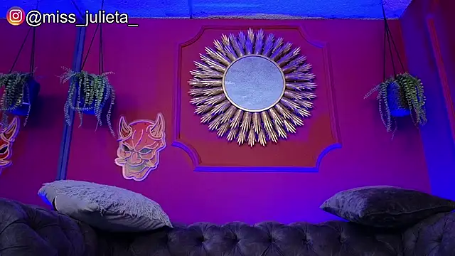 Julieta Russell online show from May 22, 11:41 am