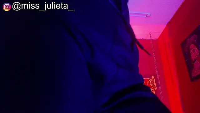 Snapshot of Julieta_Russell chatting on July 15, 12:23 pm Julieta Russell online show from July 15, 12:23 pm