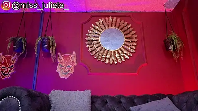 Julieta Russell online show from June 2, 11:54 am