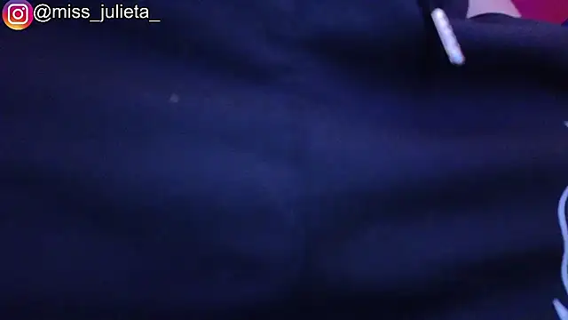 Snapshot of Julieta_Russell chatting on June 8, 11:33 am Julieta Russell online show from June 8, 11:33 am