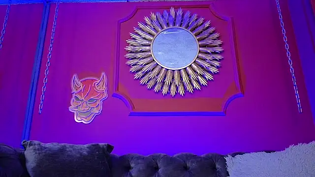 Julieta Russell online show from April 14, 11:59 am