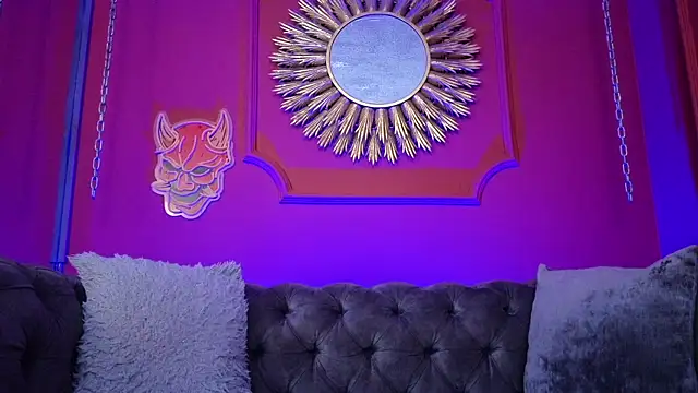 Julieta Russell online show from March 27, 12:06 pm