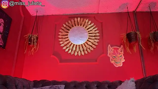 Snapshot of Julieta_Russell chatting on June 10, 11:44 am Julieta Russell online show from June 10, 11:44 am