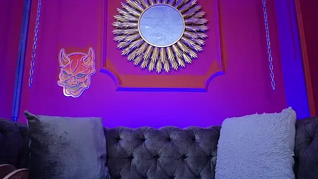 Julieta Russell online show from April 8, 12:06 pm