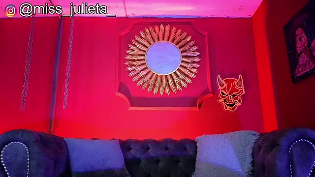 Snapshot of Julieta_Russell chatting on July 9, 11:53 am Julieta Russell online show from July 9, 11:53 am