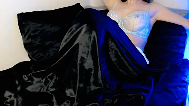 hotmask online show from March 29, 7:15 pm