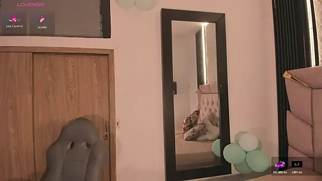 laurem-paulette online show from February 20, 7:05 pm