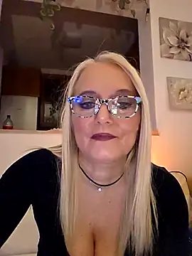 Snapshot of kikkastar chatting on November 27, 8:53 pm kikkastar online show from November 27, 8:53 pm