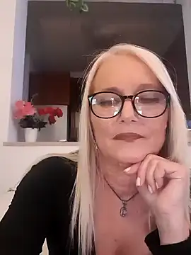 Snapshot of kikkastar chatting on January 1, 11:29 pm kikkastar online show from January 1, 11:29 pm