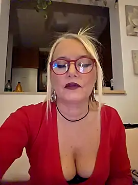 Snapshot of kikkastar chatting on November 9, 8:57 pm kikkastar online show from November 9, 8:57 pm