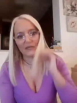 Snapshot of kikkastar chatting on February 2, 8:19 pm kikkastar online show from February 2, 8:19 pm