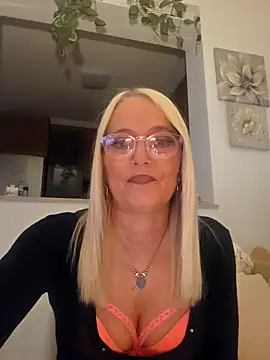 Snapshot of kikkastar chatting on February 26, 8:04 pm kikkastar online show from February 26, 8:04 pm