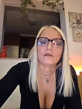 Snapshot of kikkastar chatting on February 17, 8:06 pm kikkastar online show from February 17, 8:06 pm