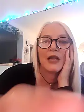 Snapshot of kikkastar chatting on January 2, 2:24 pm kikkastar online show from January 2, 2:24 pm