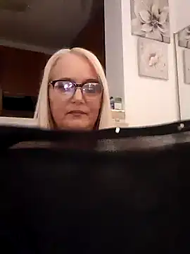 Snapshot of kikkastar chatting on February 4, 7:55 pm kikkastar online show from February 4, 7:55 pm