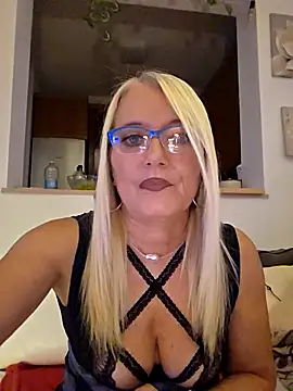 Snapshot of kikkastar chatting on October 9, 7:36 pm kikkastar online show from October 9, 7:36 pm