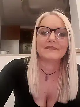 Snapshot of kikkastar chatting on February 9, 8:34 pm kikkastar online show from February 9, 8:34 pm