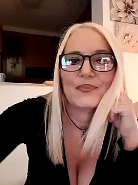 Snapshot of kikkastar chatting on January 16, 8:03 pm kikkastar online show from January 16, 8:03 pm