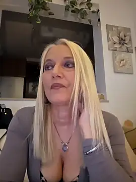 Snapshot of kikkastar chatting on March 7, 7:38 pm kikkastar online show from March 7, 7:38 pm