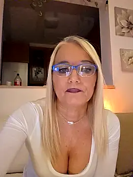 Snapshot of kikkastar chatting on October 28, 9:03 pm kikkastar online show from October 28, 9:03 pm