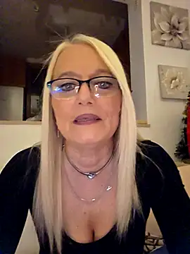 Snapshot of kikkastar chatting on December 14, 8:58 pm kikkastar online show from December 14, 8:58 pm