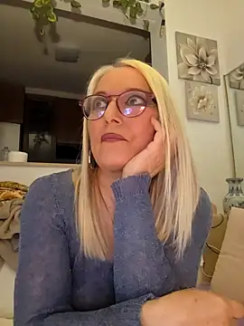 Snapshot of kikkastar chatting on March 2, 8:25 pm kikkastar online show from March 2, 8:25 pm