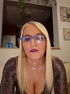 Snapshot of kikkastar chatting on October 26, 9:04 pm kikkastar online show from October 26, 9:04 pm