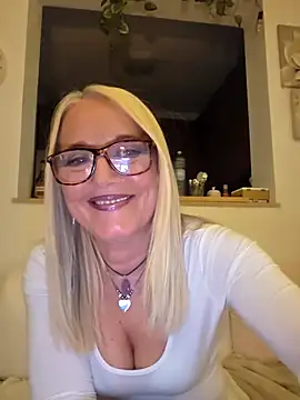 Snapshot of kikkastar chatting on February 14, 8:15 pm kikkastar online show from February 14, 8:15 pm