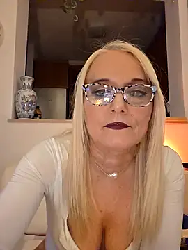 Snapshot of kikkastar chatting on December 4, 8:52 pm kikkastar online show from December 4, 8:52 pm