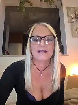 Snapshot of kikkastar chatting on March 19, 8:00 pm kikkastar online show from March 19, 8:00 pm