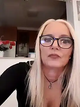 Snapshot of kikkastar chatting on January 14, 8:37 pm kikkastar online show from January 14, 8:37 pm