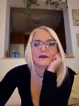 Snapshot of kikkastar chatting on October 27, 9:05 pm kikkastar online show from October 27, 9:05 pm