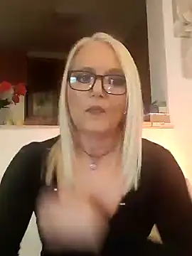 Snapshot of kikkastar chatting on January 22, 8:17 pm kikkastar online show from January 22, 8:17 pm