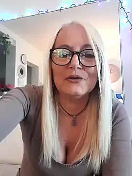 Snapshot of kikkastar chatting on January 3, 10:20 am kikkastar online show from January 3, 10:20 am