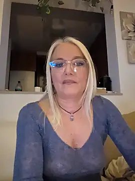 Snapshot of kikkastar chatting on March 12, 8:20 pm kikkastar online show from March 12, 8:20 pm